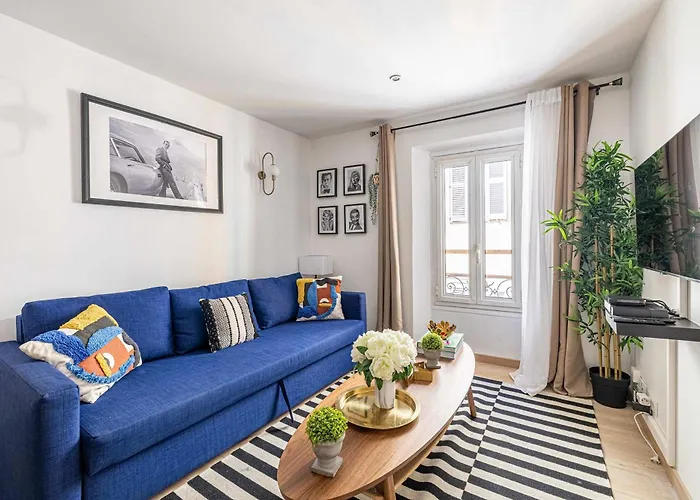 Le Contemporain Adorable Avec Petite Terrasse, Emplacement Idéal Dans Le Centre