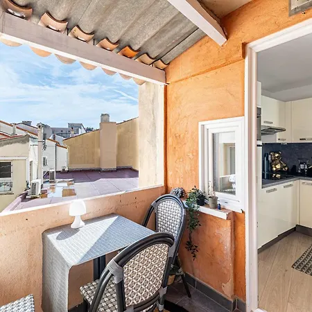 Le Contemporain Adorable Avec Petite Terrasse, Emplacement Ideal Dans Le Centre Appartement *