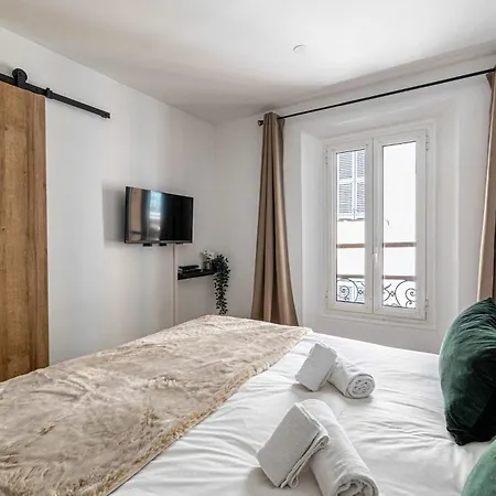Le Contemporain Adorable Avec Petite Terrasse, Emplacement Ideal Dans Le Centre *