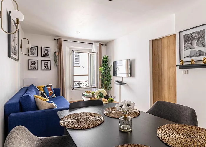 Le Contemporain Adorable Avec Petite Terrasse, Emplacement Ideal Dans Le Centre *