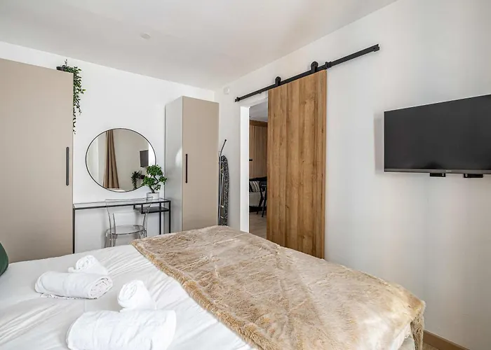 Le Contemporain Adorable Avec Petite Terrasse, Emplacement Ideal Dans Le Centre Daire *