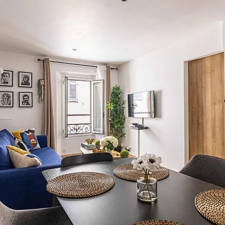 Le Contemporain Adorable Avec Petite Terrasse, Emplacement Ideal Dans Le Centre *